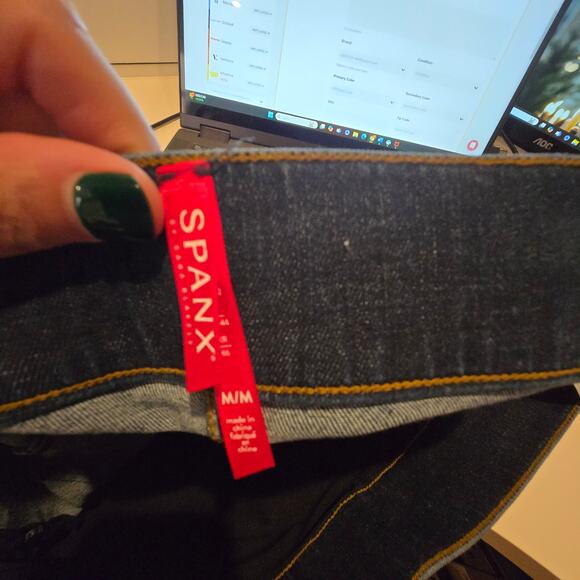 Spanx Sz M Jeans Distressed SKINNY Ankle Length Stretchy Pull raw hem - Picture 7 of 7